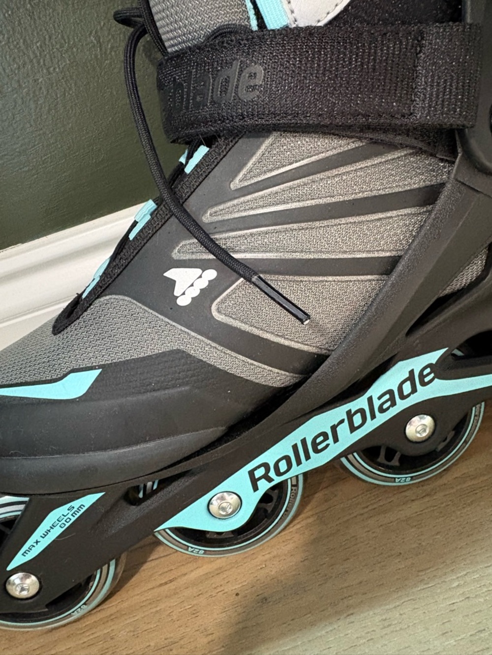 Women’s Zetrablade Inline Blue and Black Rollerblades size 8 - Picture 2 of 7